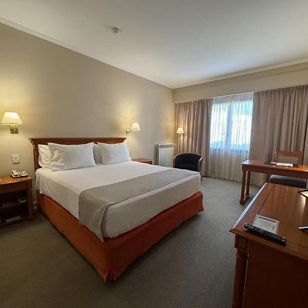 Austral Plaza Hotel Κομοντόρο Ριβαντάβια Εξωτερικό φωτογραφία