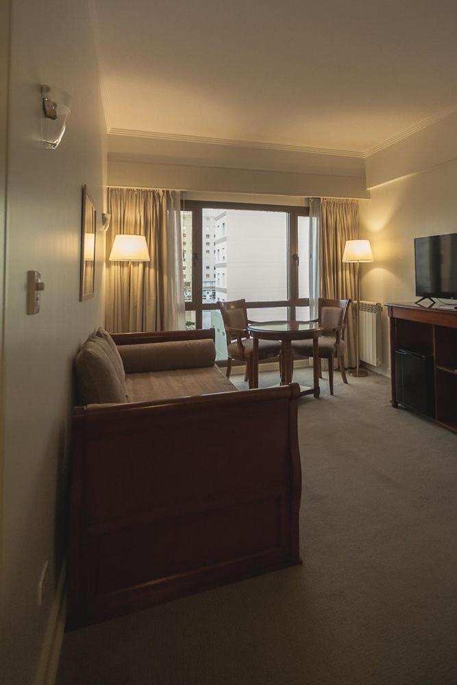 Austral Plaza Hotel Κομοντόρο Ριβαντάβια Δωμάτιο φωτογραφία