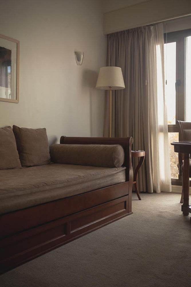 Austral Plaza Hotel Κομοντόρο Ριβαντάβια Δωμάτιο φωτογραφία