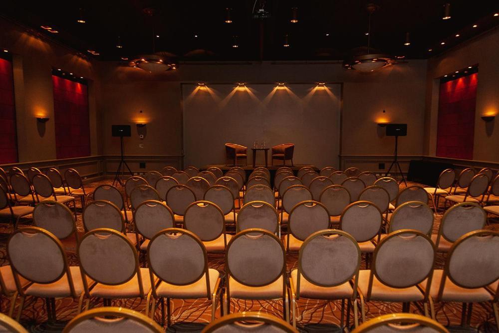 Austral Plaza Hotel Κομοντόρο Ριβαντάβια Εξωτερικό φωτογραφία