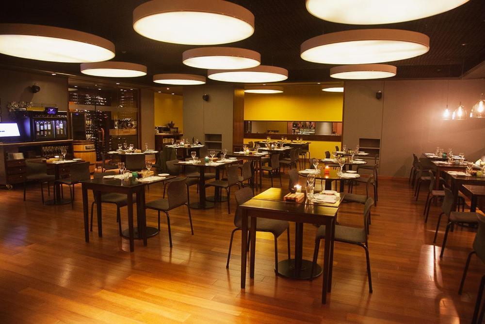 Austral Plaza Hotel Κομοντόρο Ριβαντάβια Εξωτερικό φωτογραφία