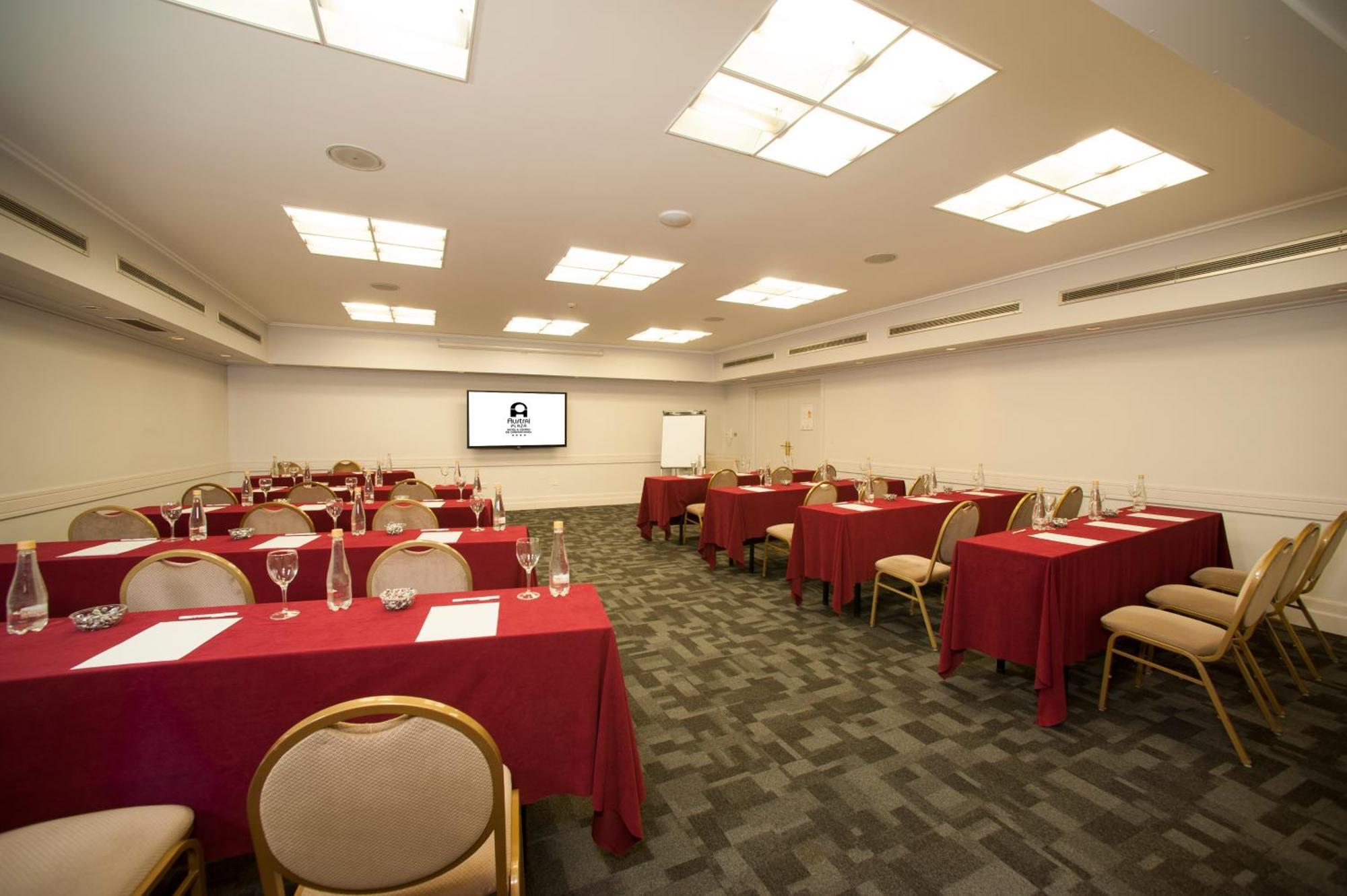 Austral Plaza Hotel Κομοντόρο Ριβαντάβια Εξωτερικό φωτογραφία