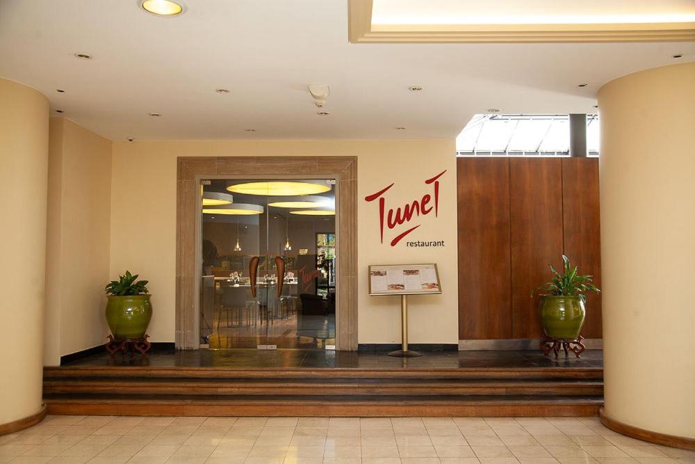 Austral Plaza Hotel Κομοντόρο Ριβαντάβια Εξωτερικό φωτογραφία