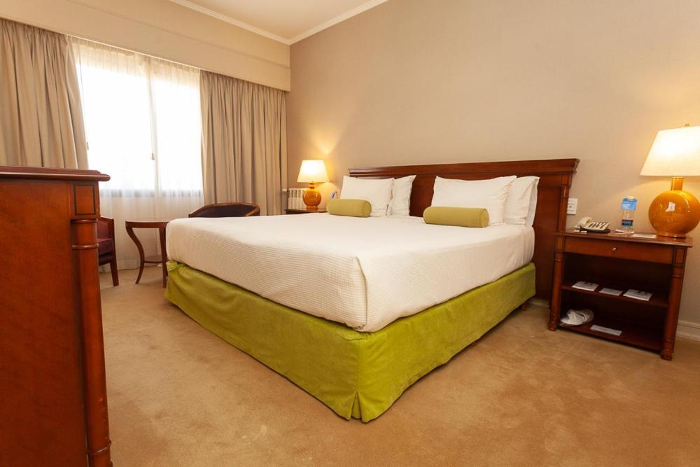 Austral Plaza Hotel Κομοντόρο Ριβαντάβια Εξωτερικό φωτογραφία