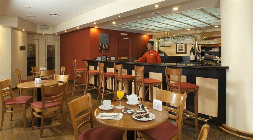 Austral Plaza Hotel Κομοντόρο Ριβαντάβια Εξωτερικό φωτογραφία