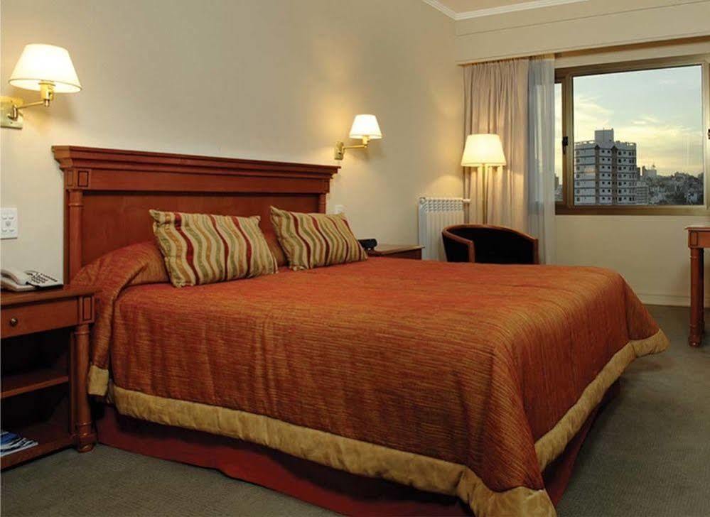 Austral Plaza Hotel Κομοντόρο Ριβαντάβια Εξωτερικό φωτογραφία