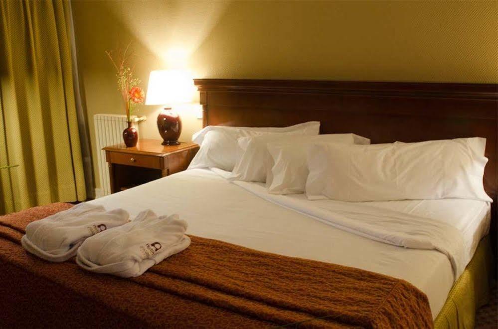 Austral Plaza Hotel Κομοντόρο Ριβαντάβια Εξωτερικό φωτογραφία
