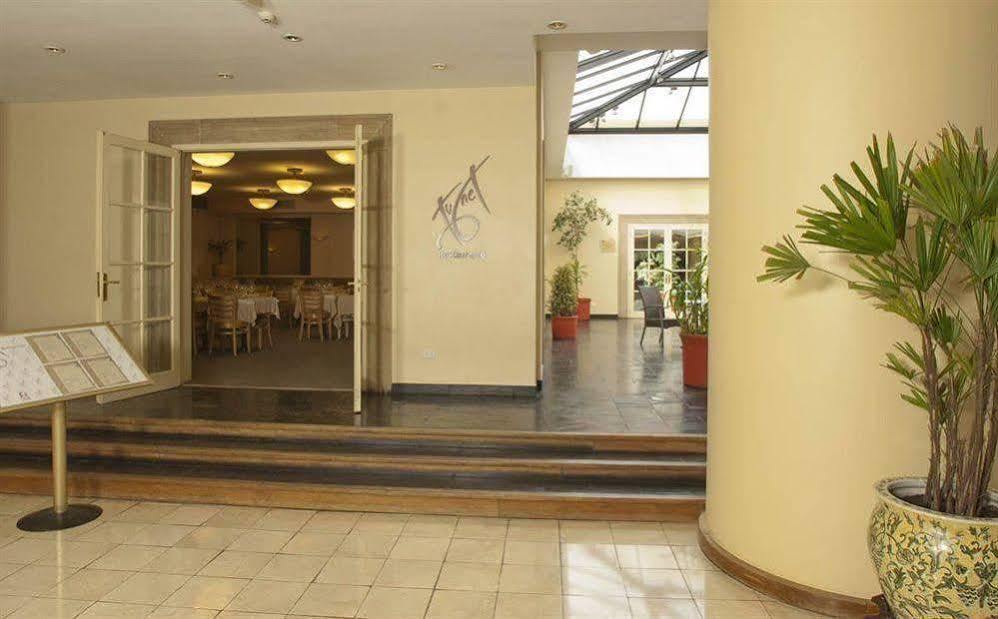 Austral Plaza Hotel Κομοντόρο Ριβαντάβια Εξωτερικό φωτογραφία