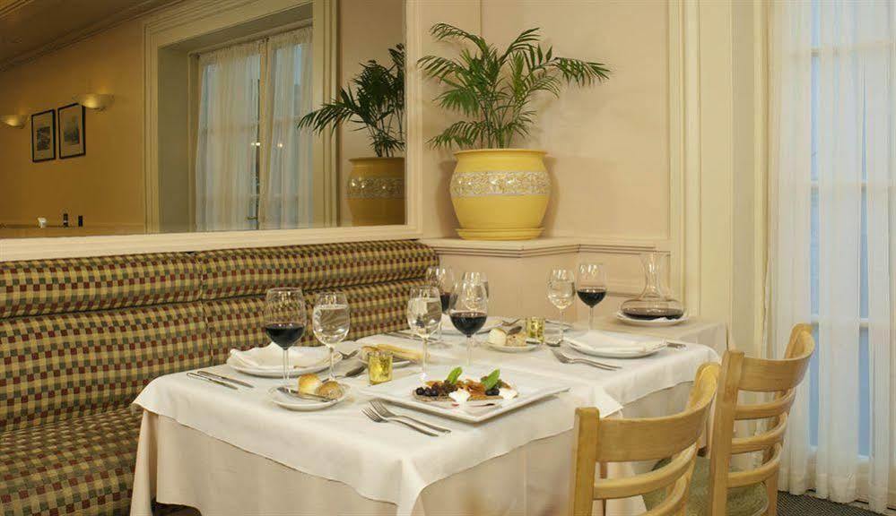 Austral Plaza Hotel Κομοντόρο Ριβαντάβια Εξωτερικό φωτογραφία
